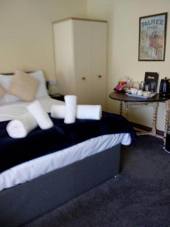The Kings Arms Inn Stratton  Dış mekan fotoğraf
