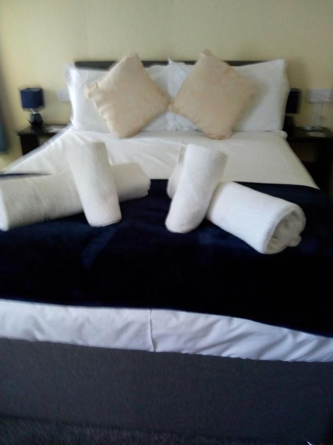 The Kings Arms Inn Stratton  Dış mekan fotoğraf