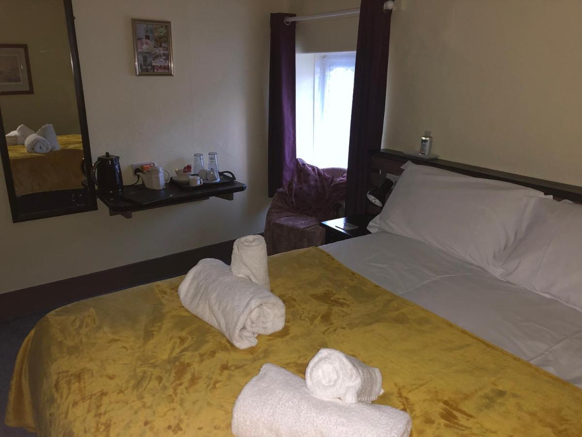 The Kings Arms Inn Stratton  Dış mekan fotoğraf