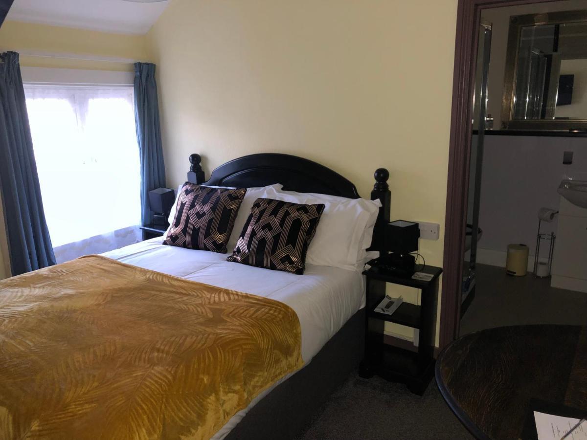 The Kings Arms Inn Stratton  Dış mekan fotoğraf