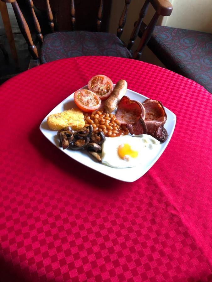The Kings Arms Inn Stratton  Dış mekan fotoğraf